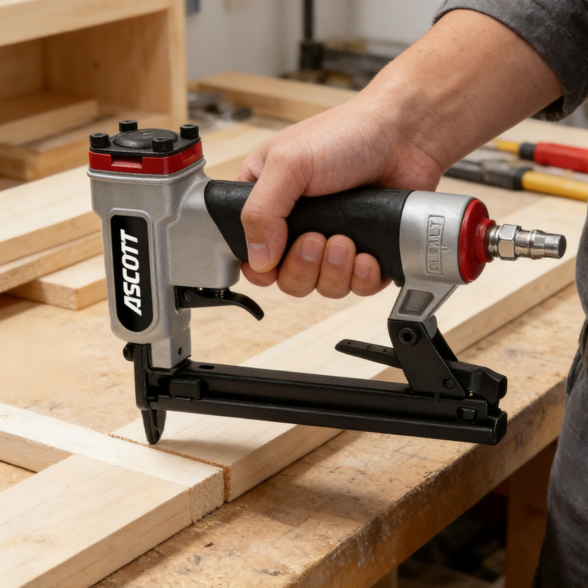Agrafeuse pneumatique automati - Woodworking Industry avis et prix